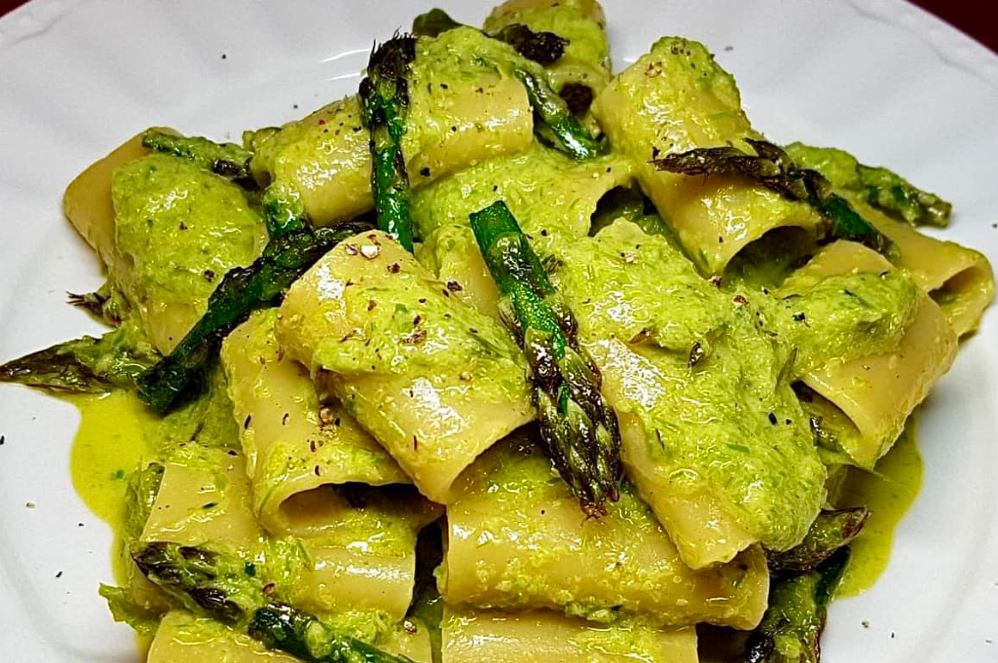 Pasta con asparagi e crema di pecorino e parmigiano